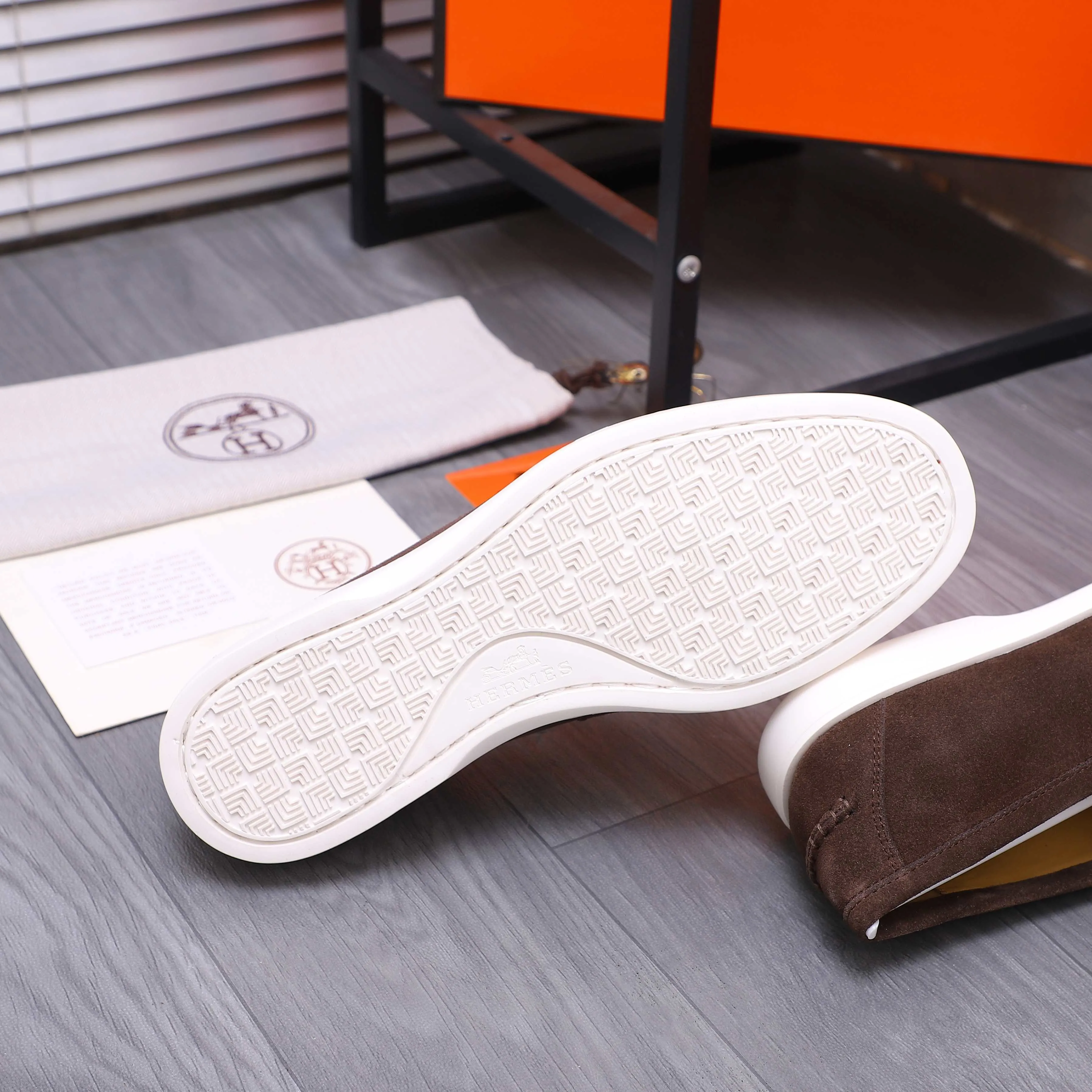 Men's shoes 💰p560 Product trademark: HERMES "Hermès" casual slip-on men's shoes. Regular size: 38-46 (45.46 is custom-made and non-refundable) Product materials: Selected frosted cowhide upper, cowhide lining, original foam rubber ultra-light sole